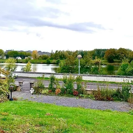 Le Soleil Couchant/chambre D'hotes 지베